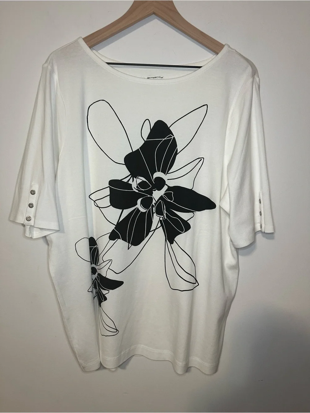 Chico’s Boat Neck Short Sleeve Top SZ 4 Button Sleeves Pullover White